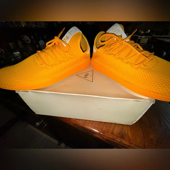 Adidas Pharrell williams Hu “solid gold” tennis shoes size 9.5(Like NEW)